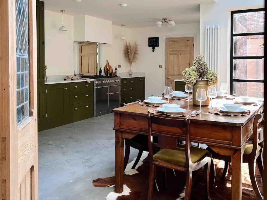צ'סטר Luxury City Centre Townhouse - Sleeps 6 מראה חיצוני תמונה