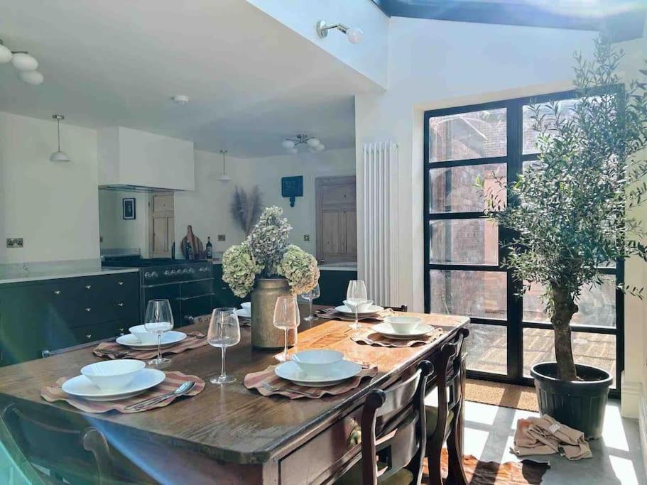 צ'סטר Luxury City Centre Townhouse - Sleeps 6 מראה חיצוני תמונה